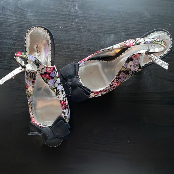 Floral printed heels - Picture 3 of 4